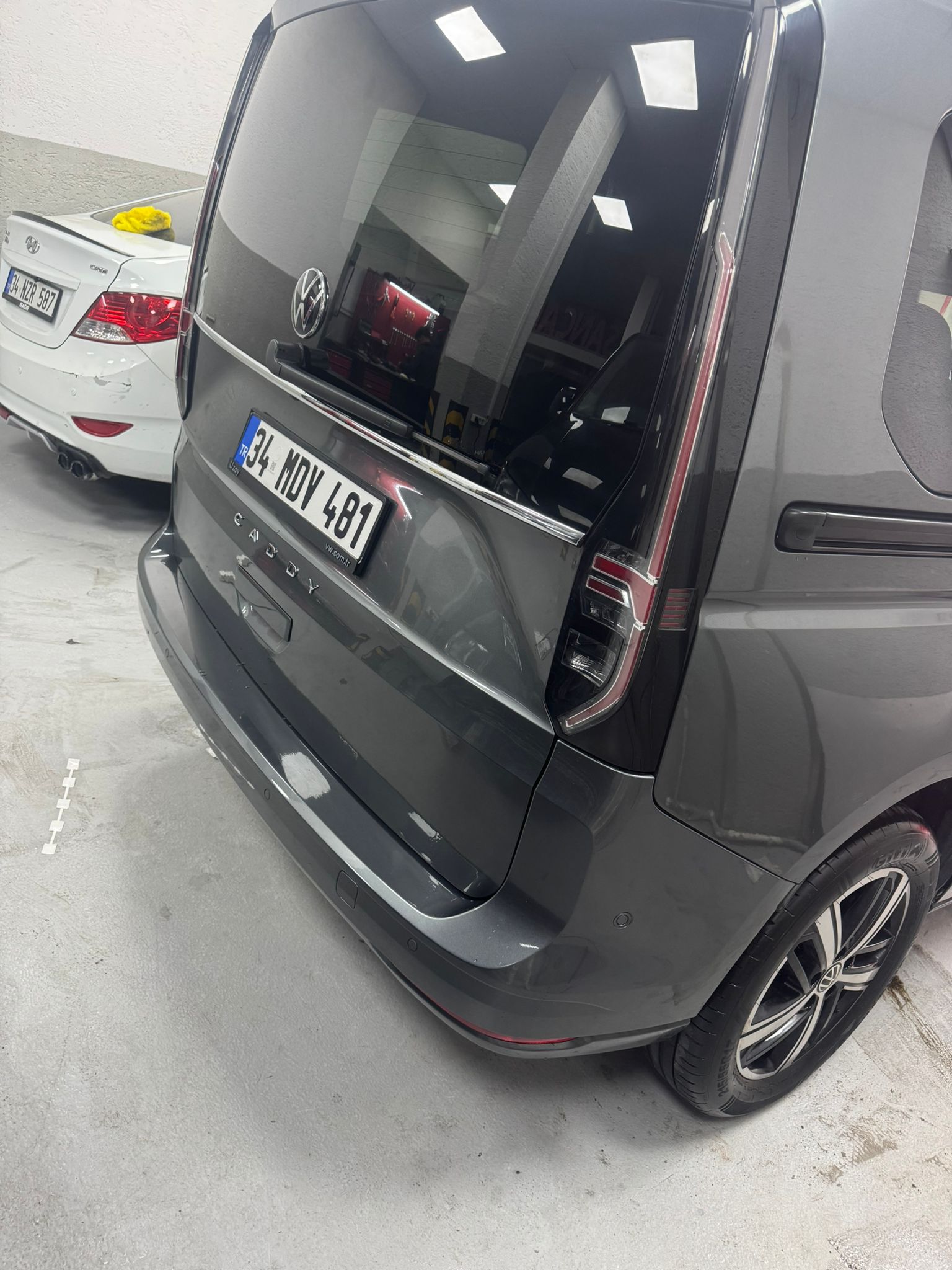 Gri Caddy arka kapak iç mekan görünümü