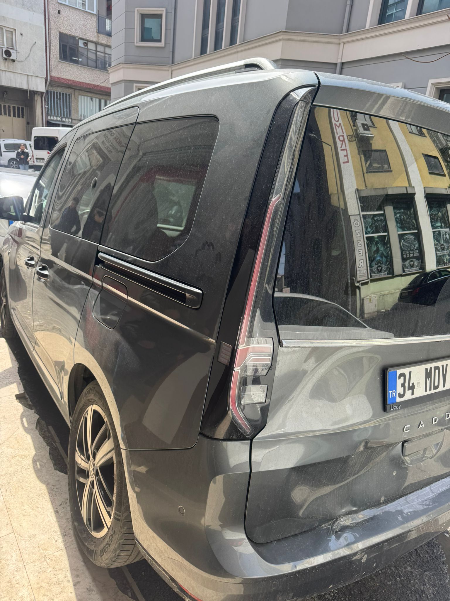 Gri Caddy arka çamurluk görünümü