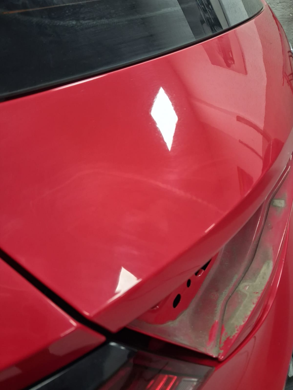 Mini onarım sonrası bagaj kapağı detayı